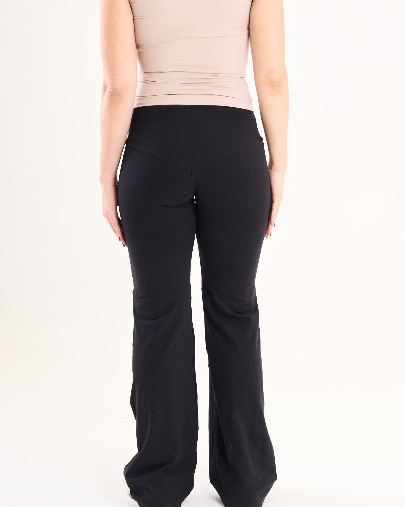 Seamless Straight Leg Legging In Black - Motion Muse