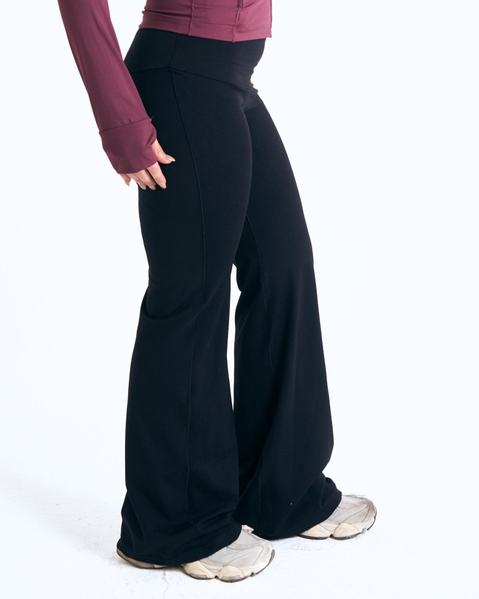 Seamless Straight Leg Legging In Black - Motion Muse